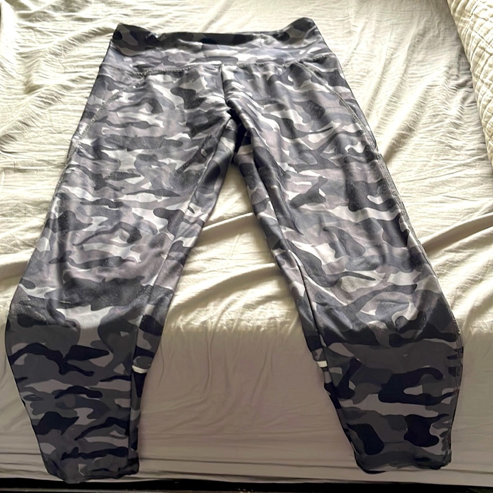 Marika Black and Gray Camo Yoga Pants size Large